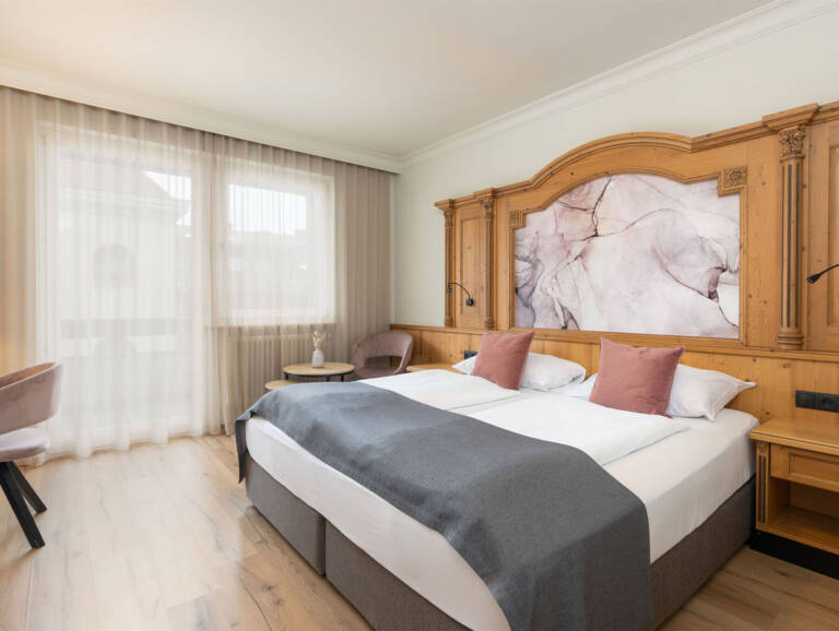 Double Room Comfort w hotelu Montis – pokój z podwójnym łóżkiem